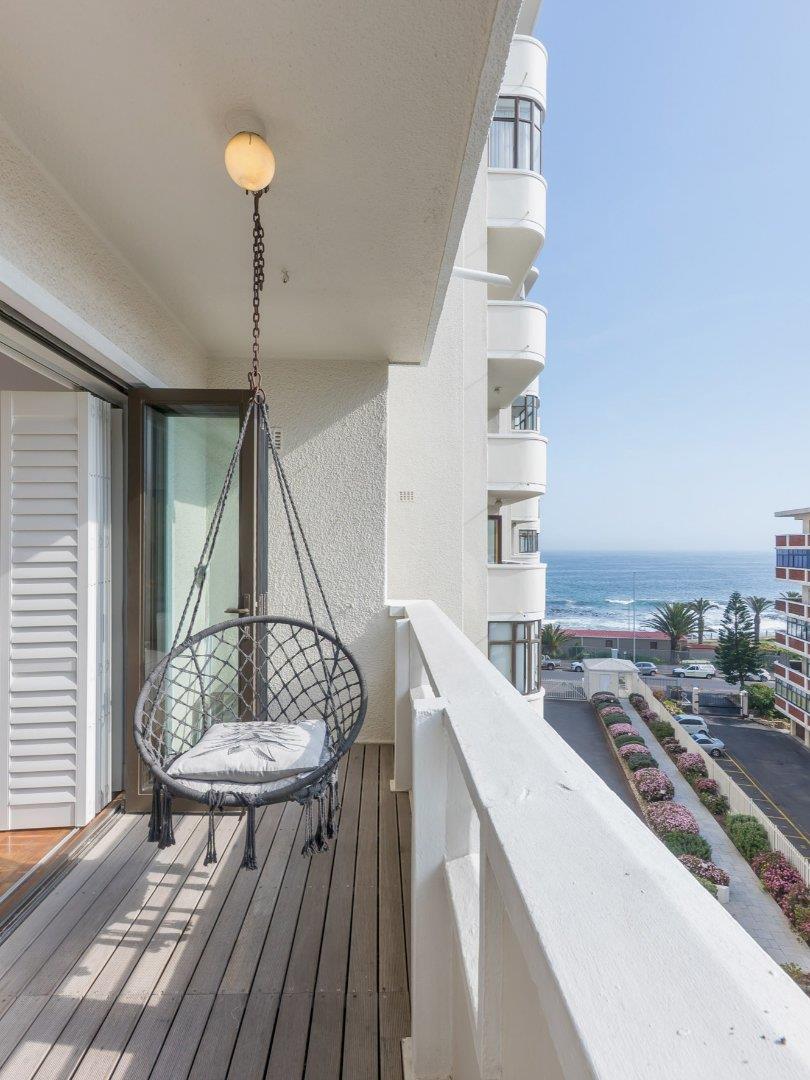 2 Bedroom Property for Sale in Sea Point Western Cape